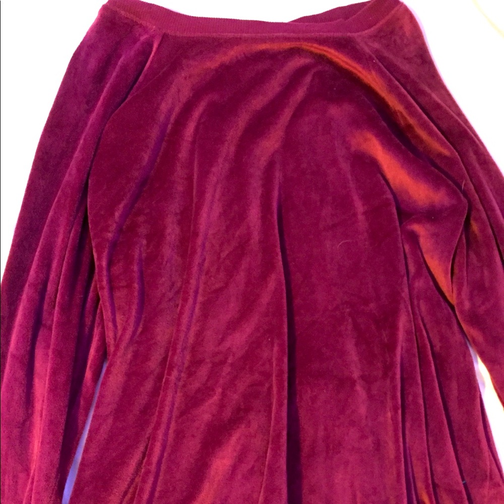 Maroon sweat shirt